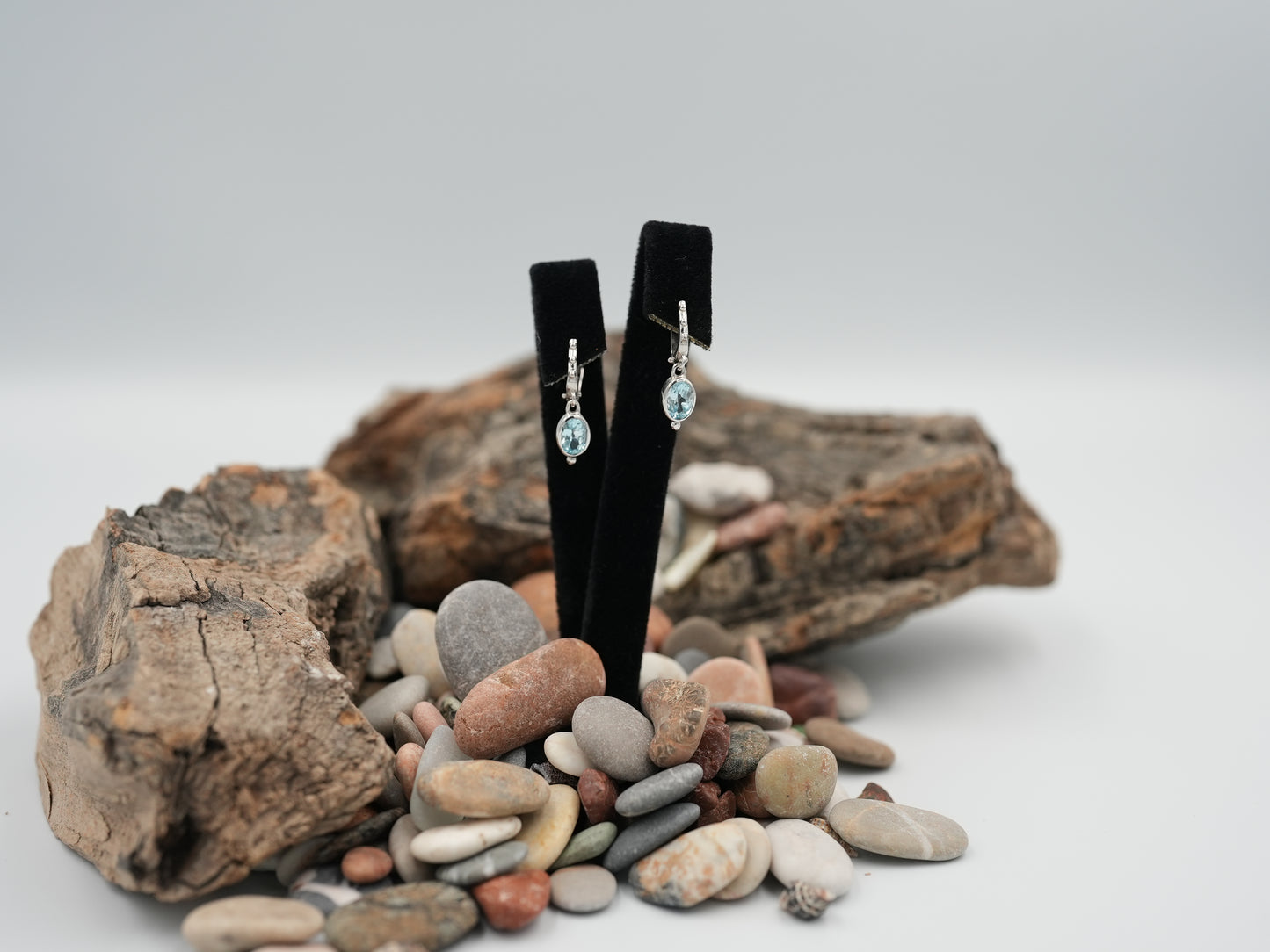 Topaz Taşlı Gümüş Küpe