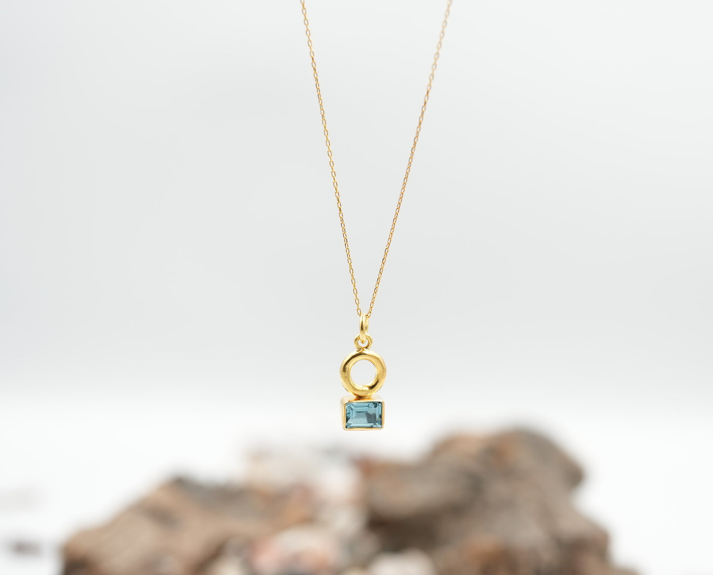 Gök Mavisi Topaz Taşlı Altın Minimalist Kolye-Etnikmodern