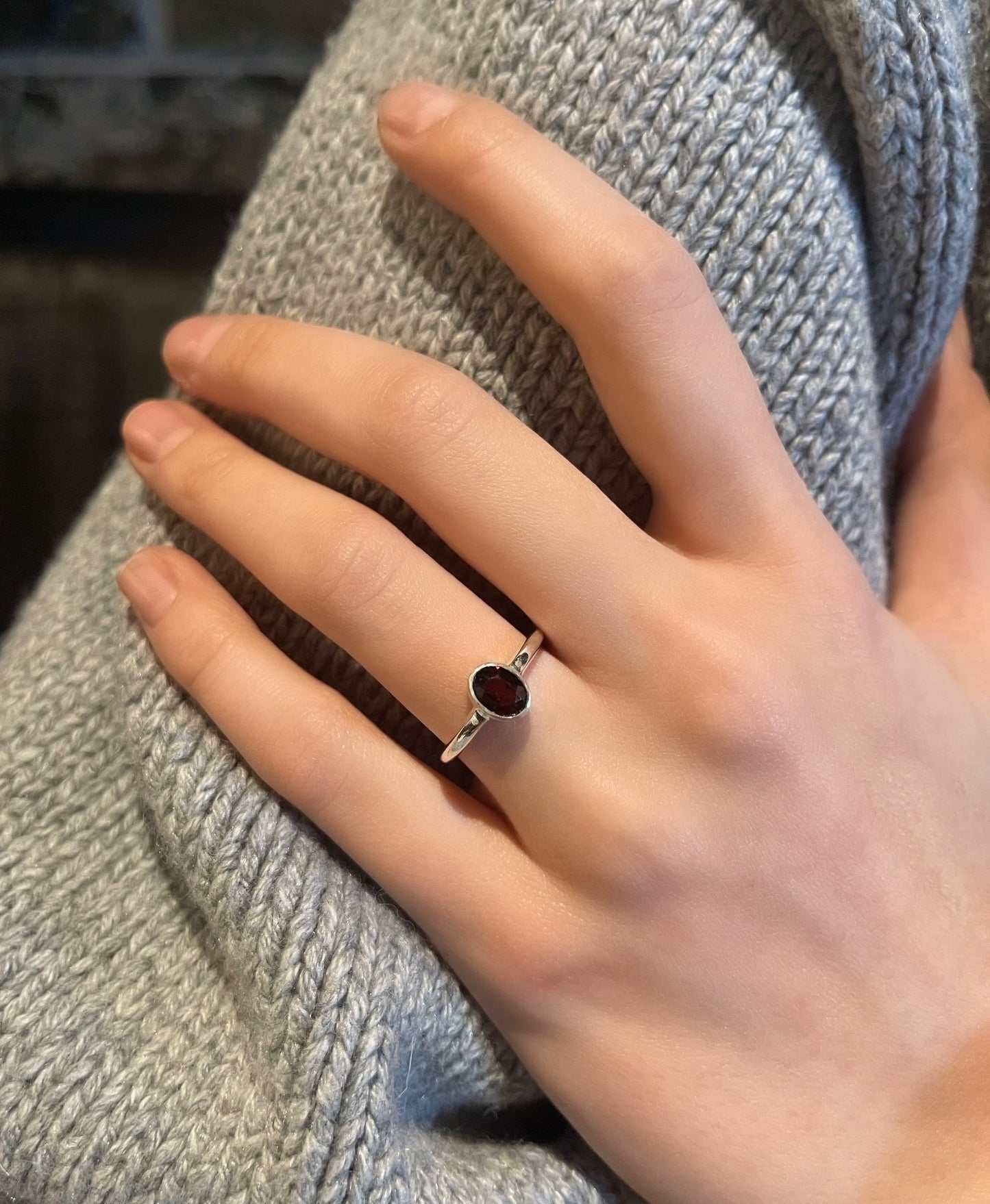 Granat Taşlı Minimalist Gümüş Yüzük