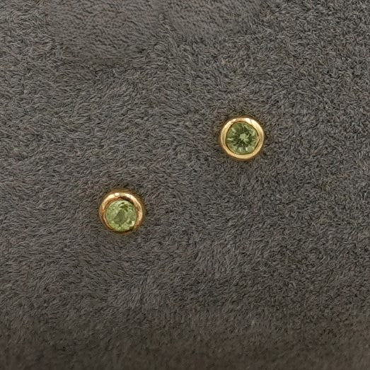 Peridot Taşlı Altın Tek Taş Küpe