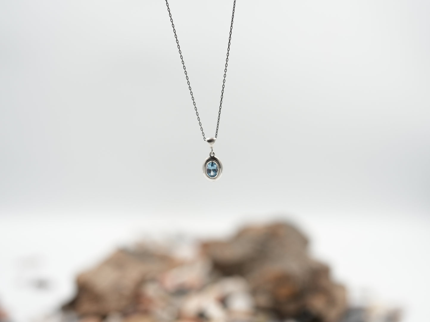 Swiss Mavi Topaz Gümüş Minimalist Kolye