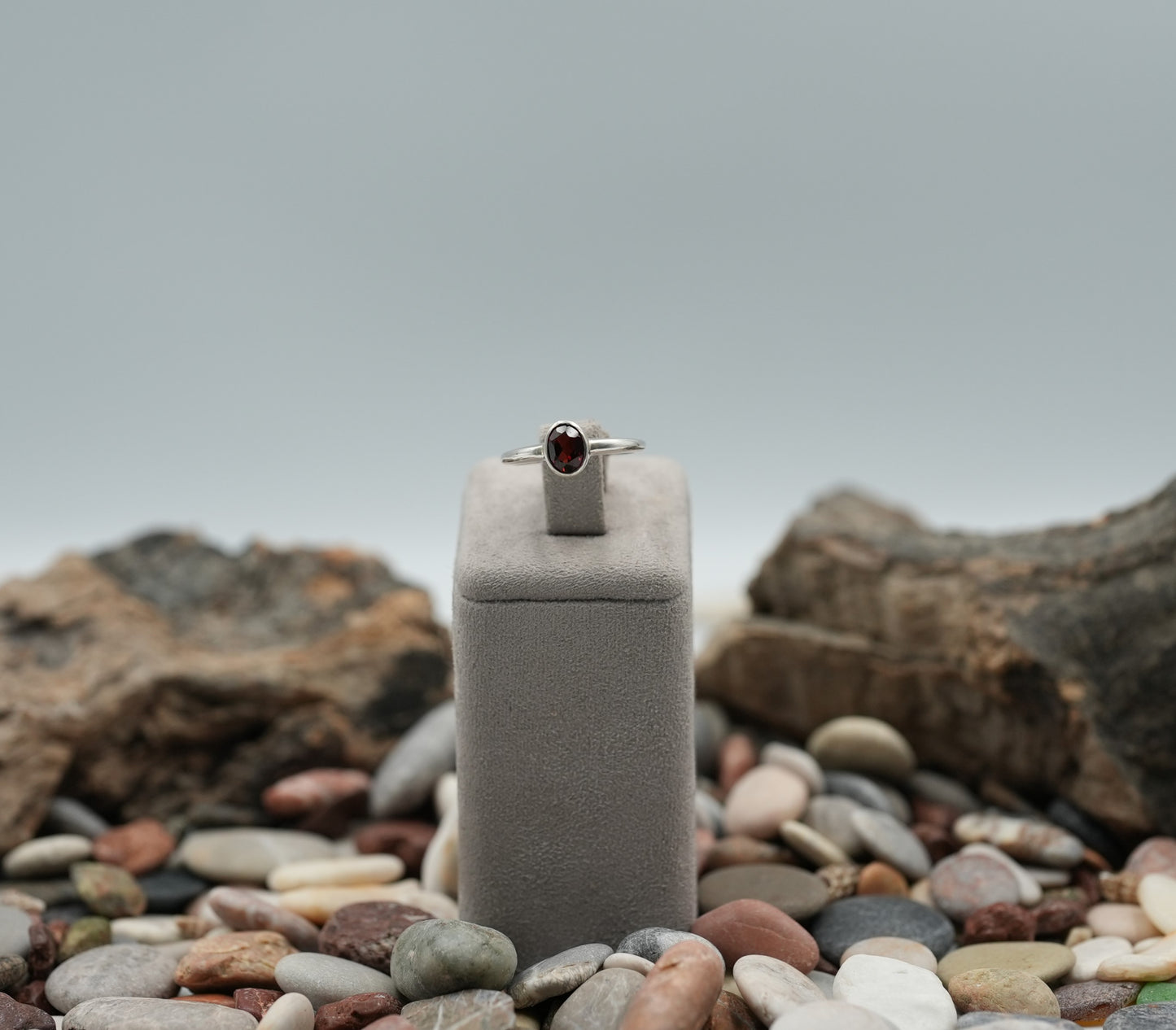Granat Taşlı Minimalist Gümüş Yüzük