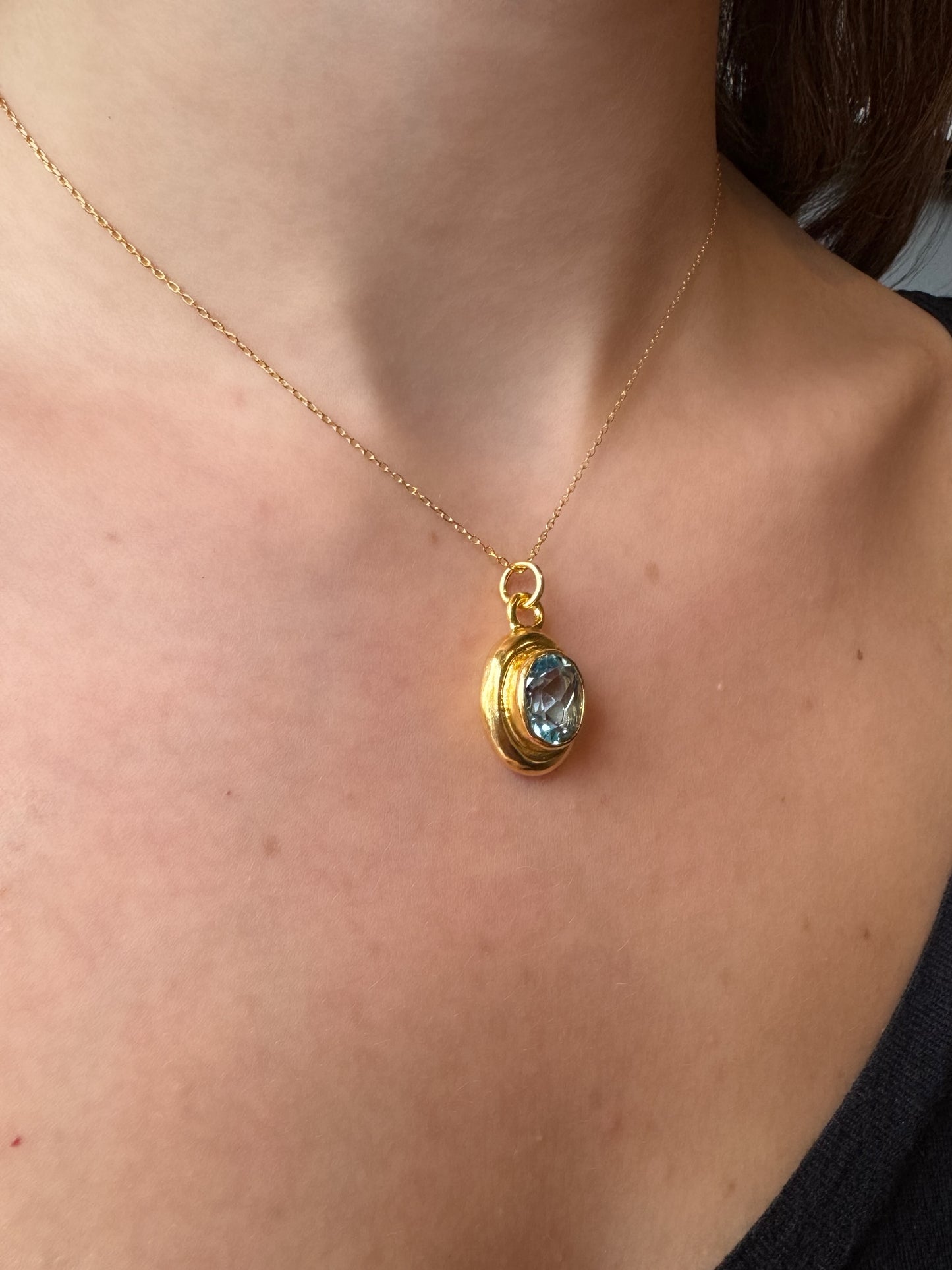 Gök Mavisi Topaz Taşlı Altın Otantik Kolye