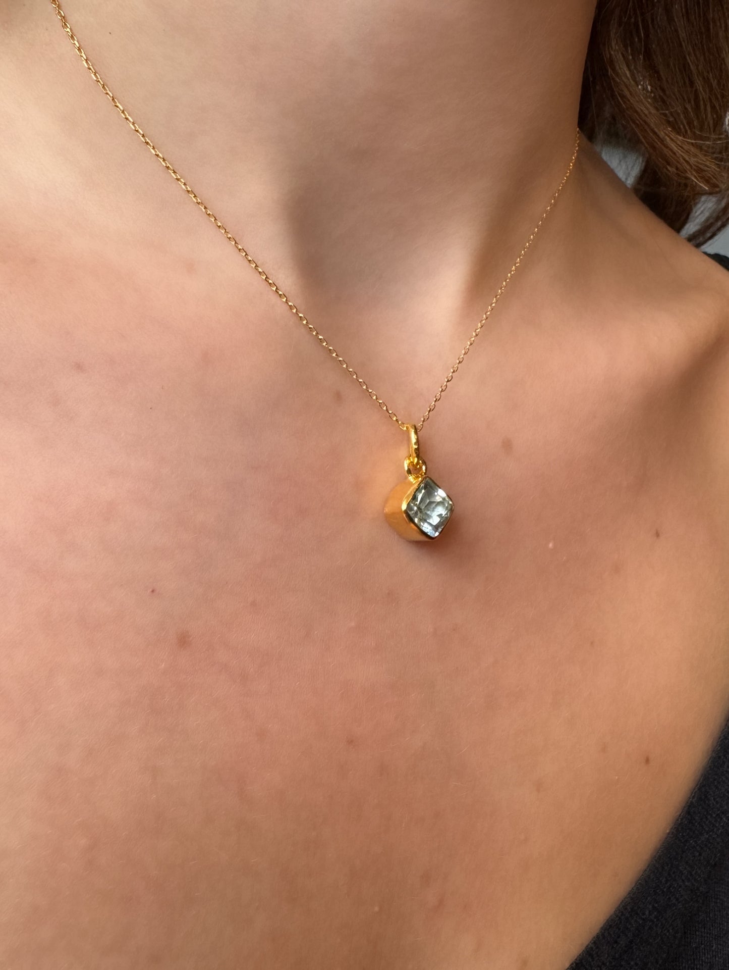 Gök Mavisi Topaz Taşlı Altın Minimalist Kolye-Etnikmodern