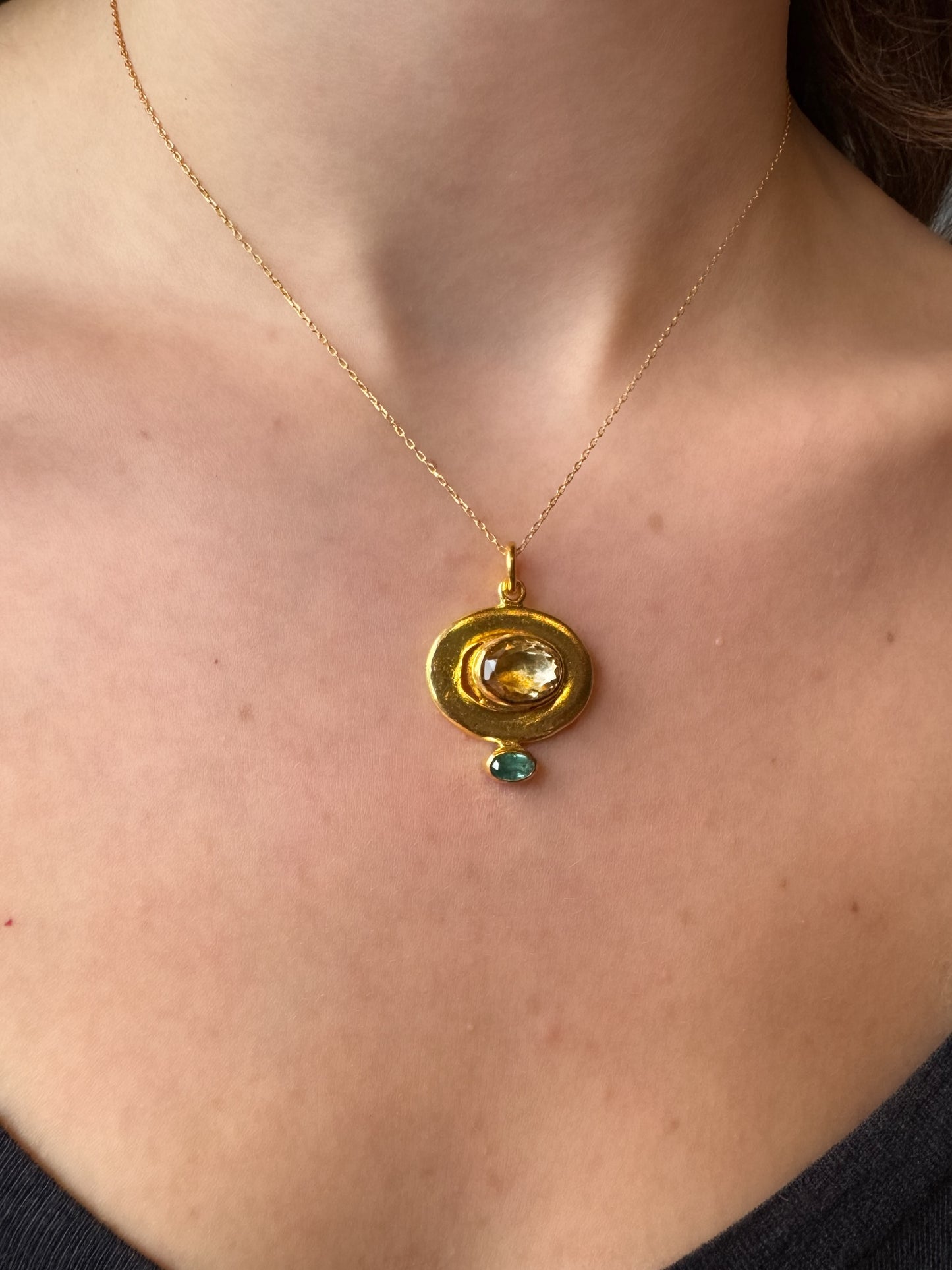 Sitrin ve Zümrüt Taşlı Altın Otantik Kolye