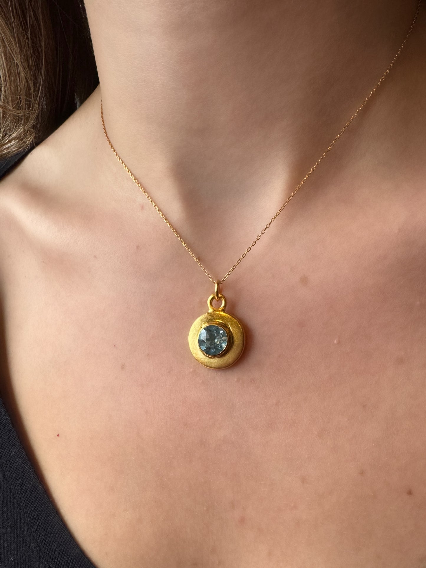 Gök Mavisi Yuvarlak Topaz Taşlı Altın Minimalist Kolye-Etnikmodern