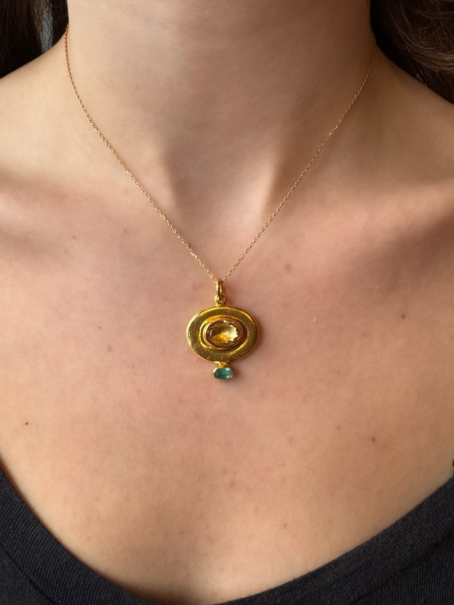 Sitrin ve Zümrüt Taşlı Altın Otantik Kolye