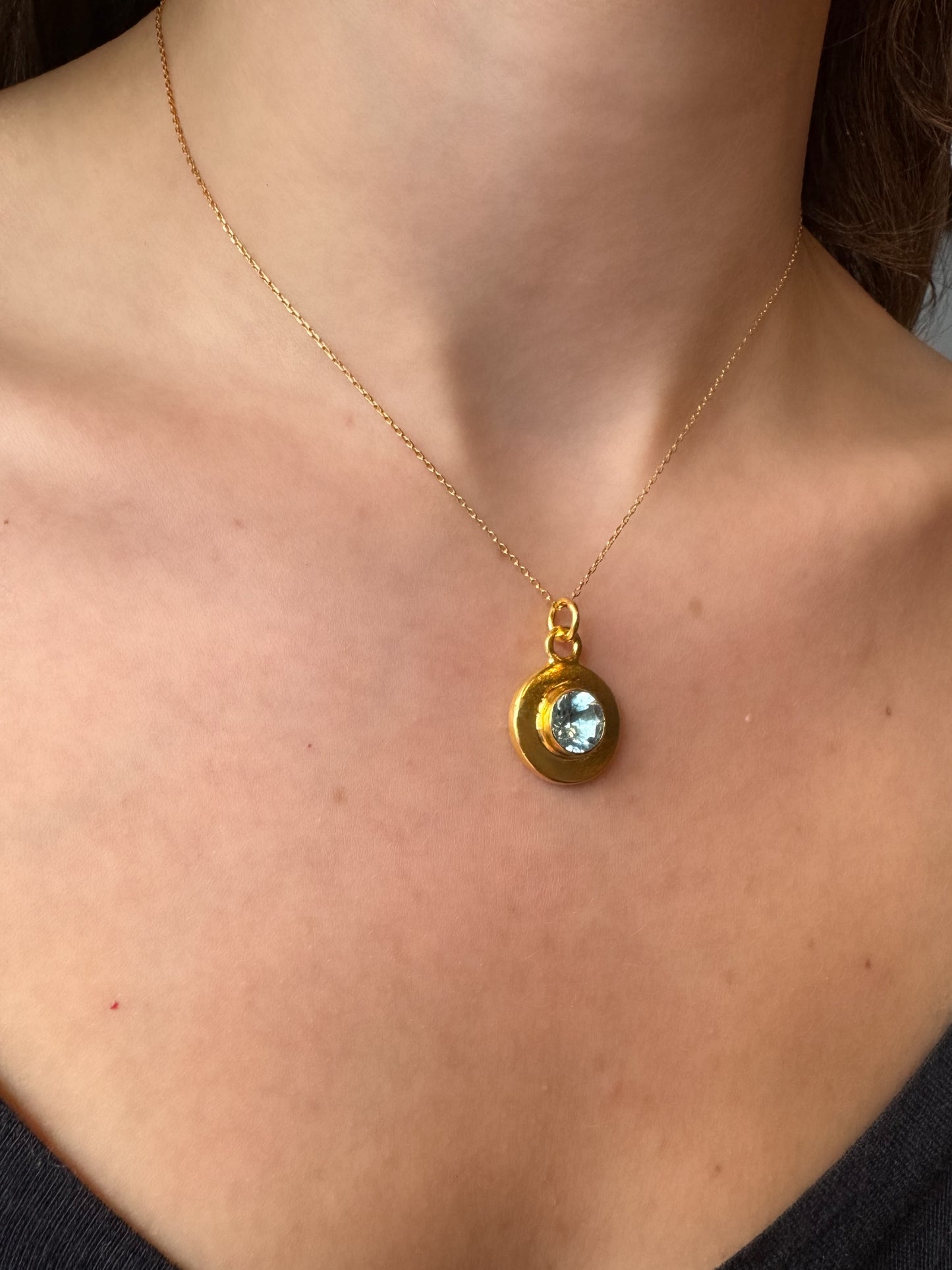 Gök Mavisi Yuvarlak Topaz Taşlı Altın Minimalist Kolye-Etnikmodern