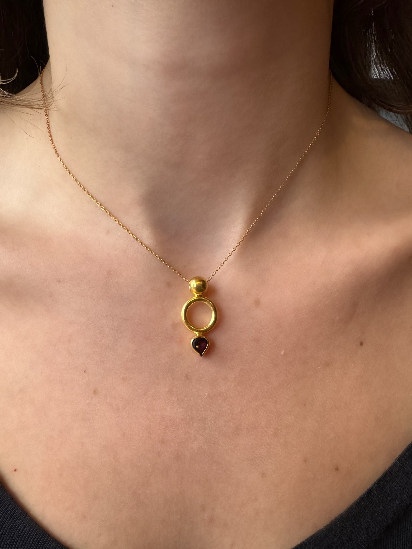 Granat Taşlı Altın Otantik Kolye