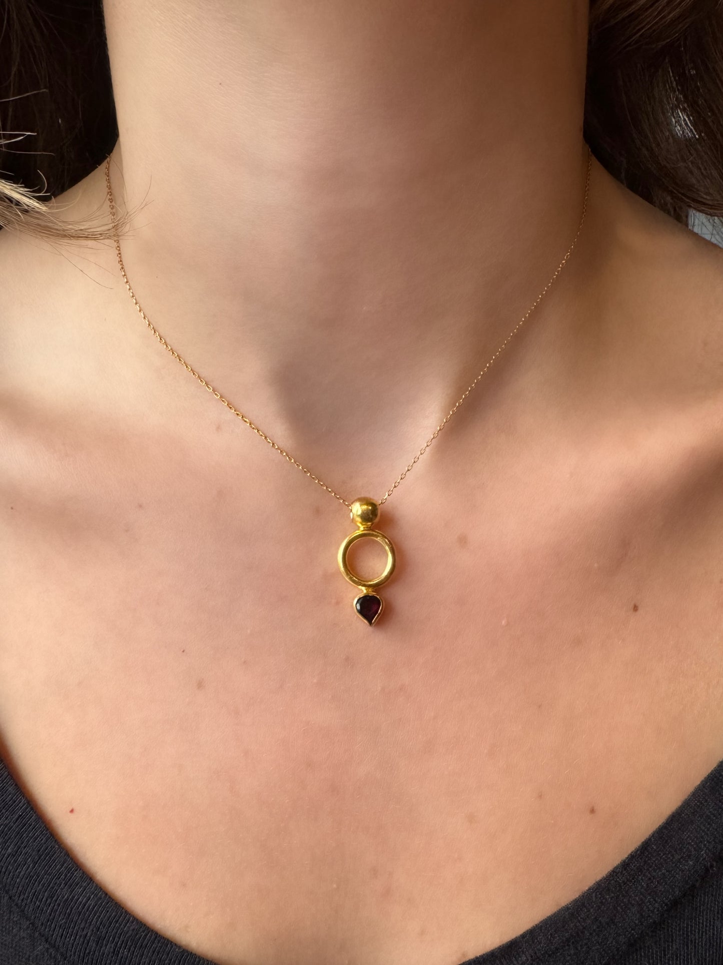 Granat Taşlı Altın Otantik Kolye