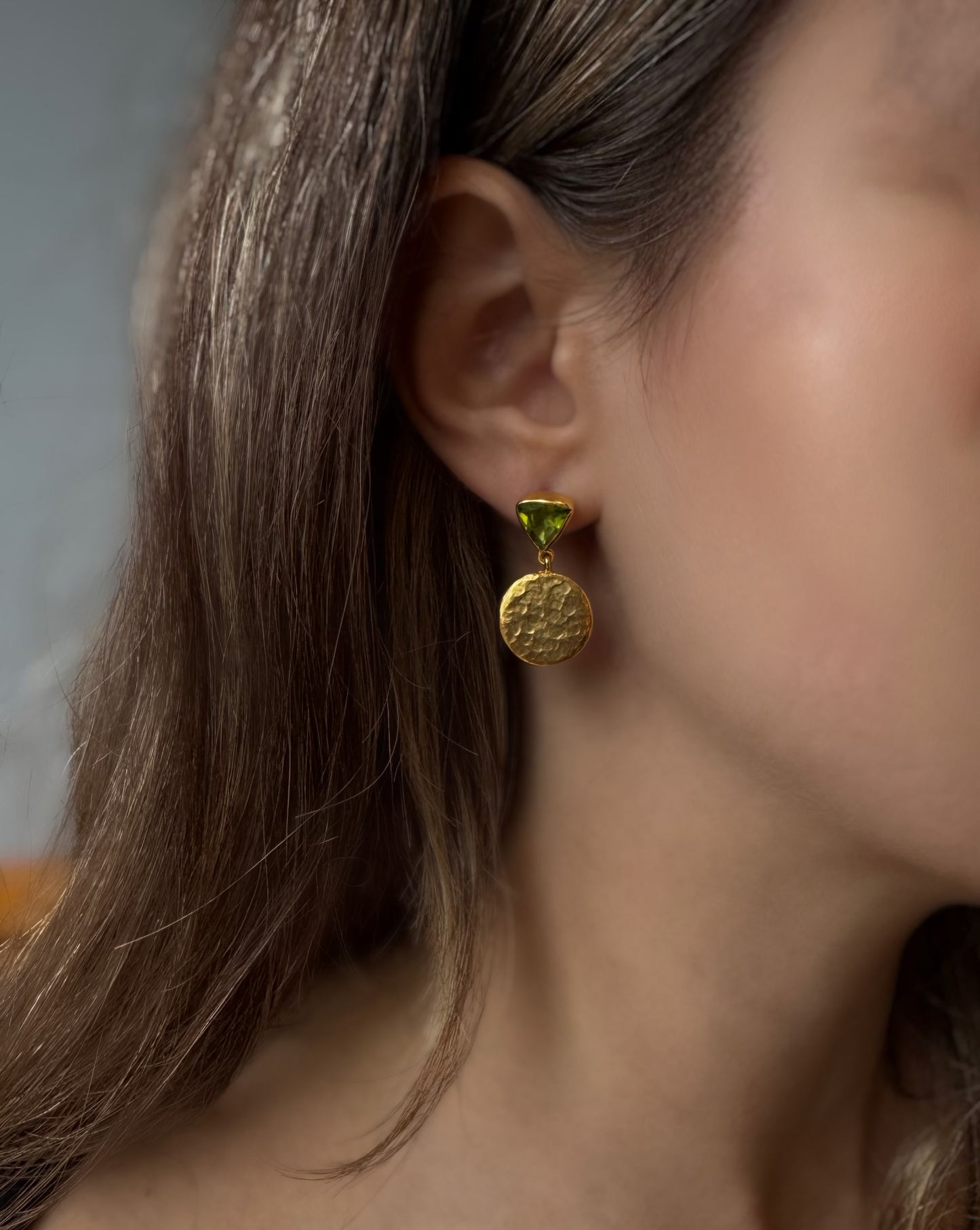 Otantik Dövme 24 Altın Peridot Taşlı Küpe