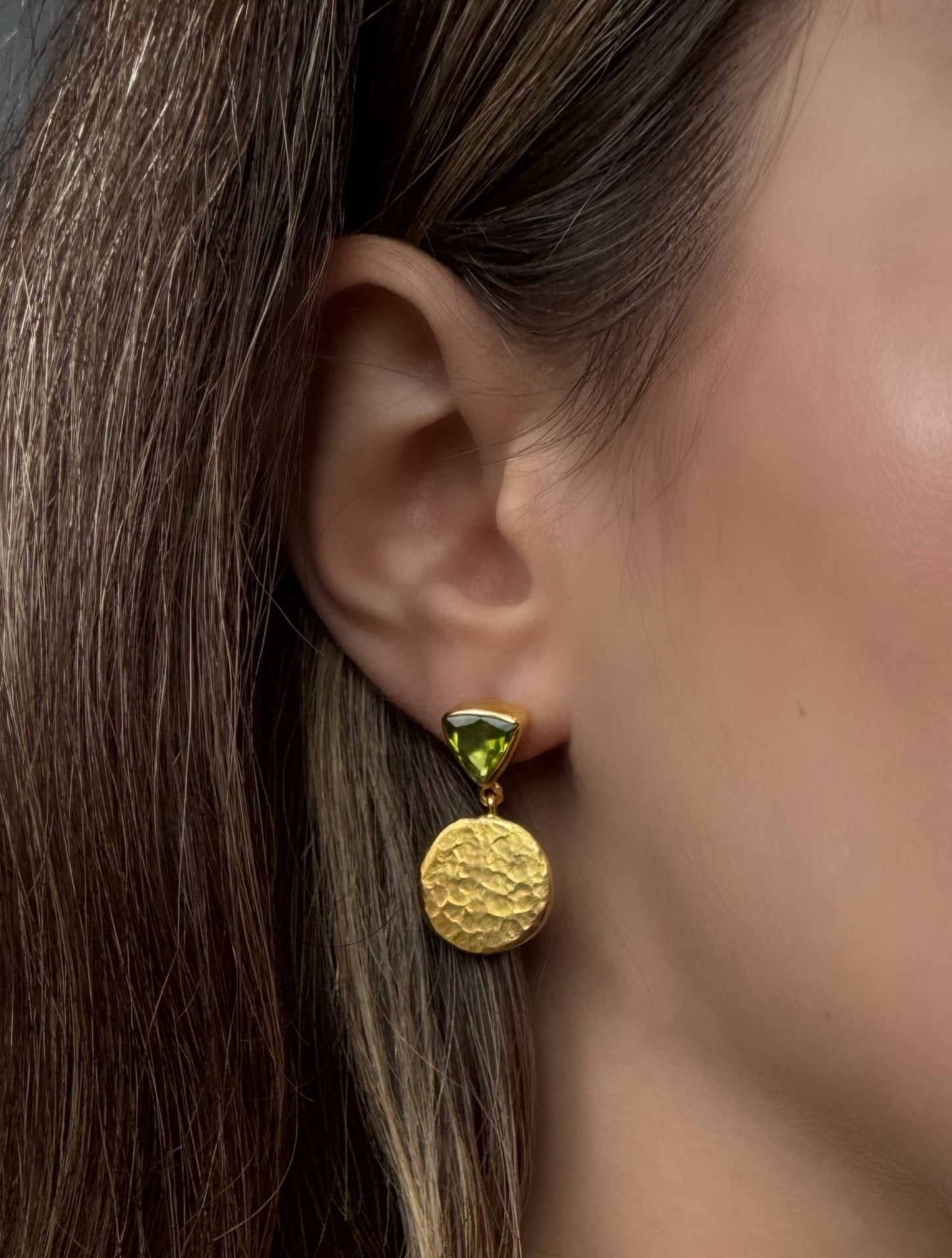 Otantik Dövme 24 Altın Peridot Taşlı Küpe