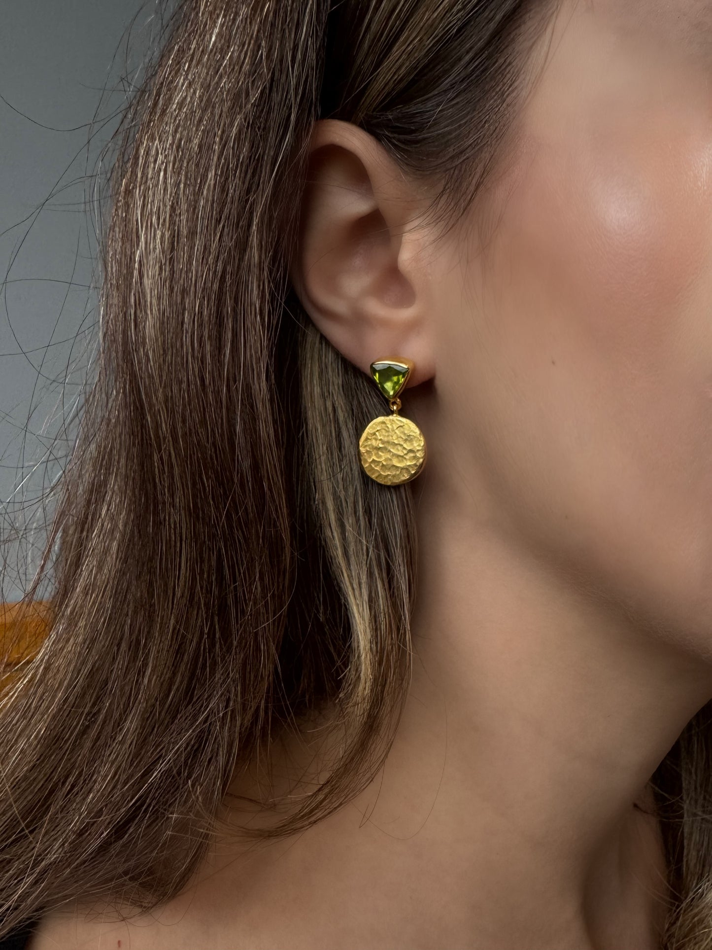 Otantik Dövme 24 Altın Peridot Taşlı Küpe