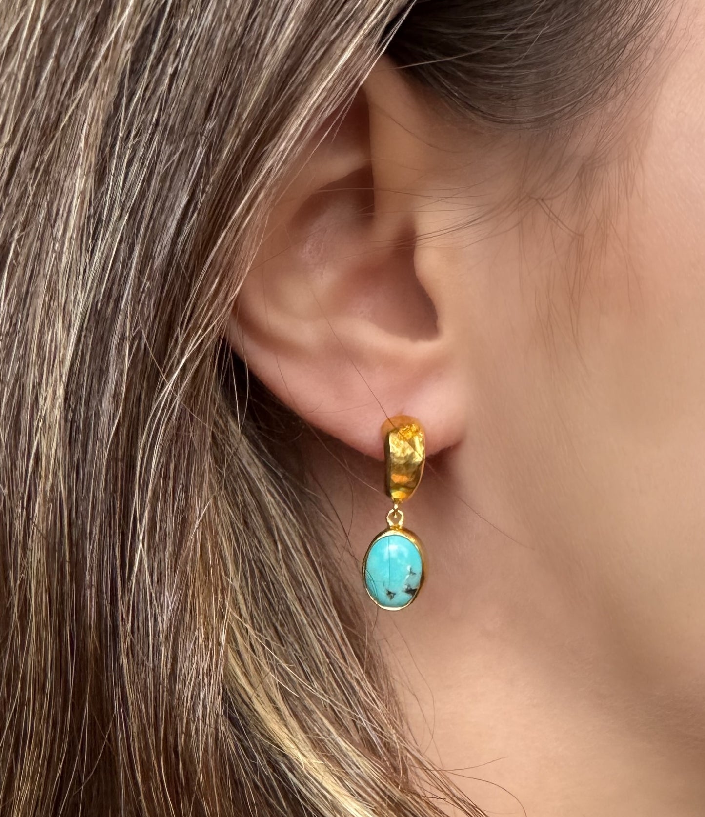 Otantik Sallantılı Altın Turkuaz Taşlı Küpe