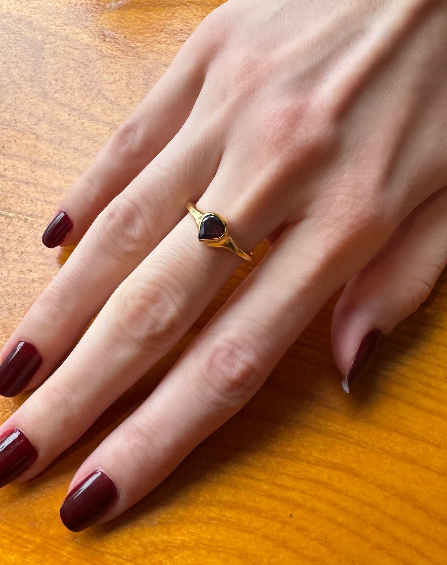 Granat Altın El İşi Otantik Yüzük