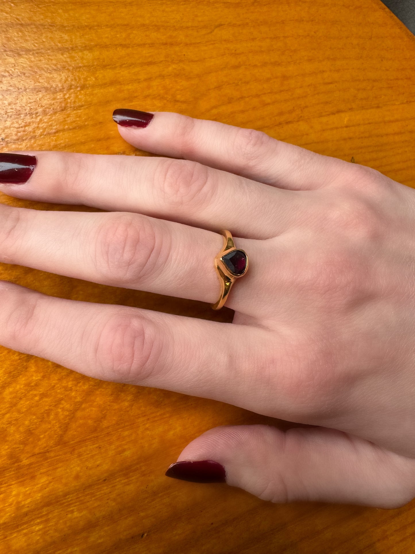 Granat Altın El İşi Otantik Yüzük