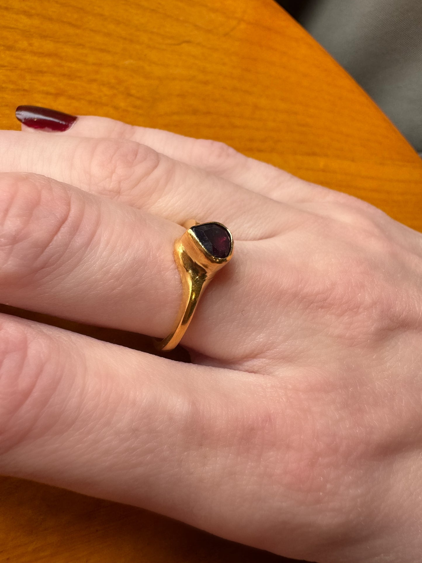 Granat Altın El İşi Otantik Yüzük