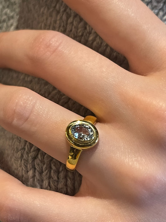 Swiss Topaz Taşlı Altın Minimalist Yüzük