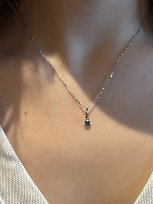 Zümrüt Taşlı Gümüş Minimal Kolye