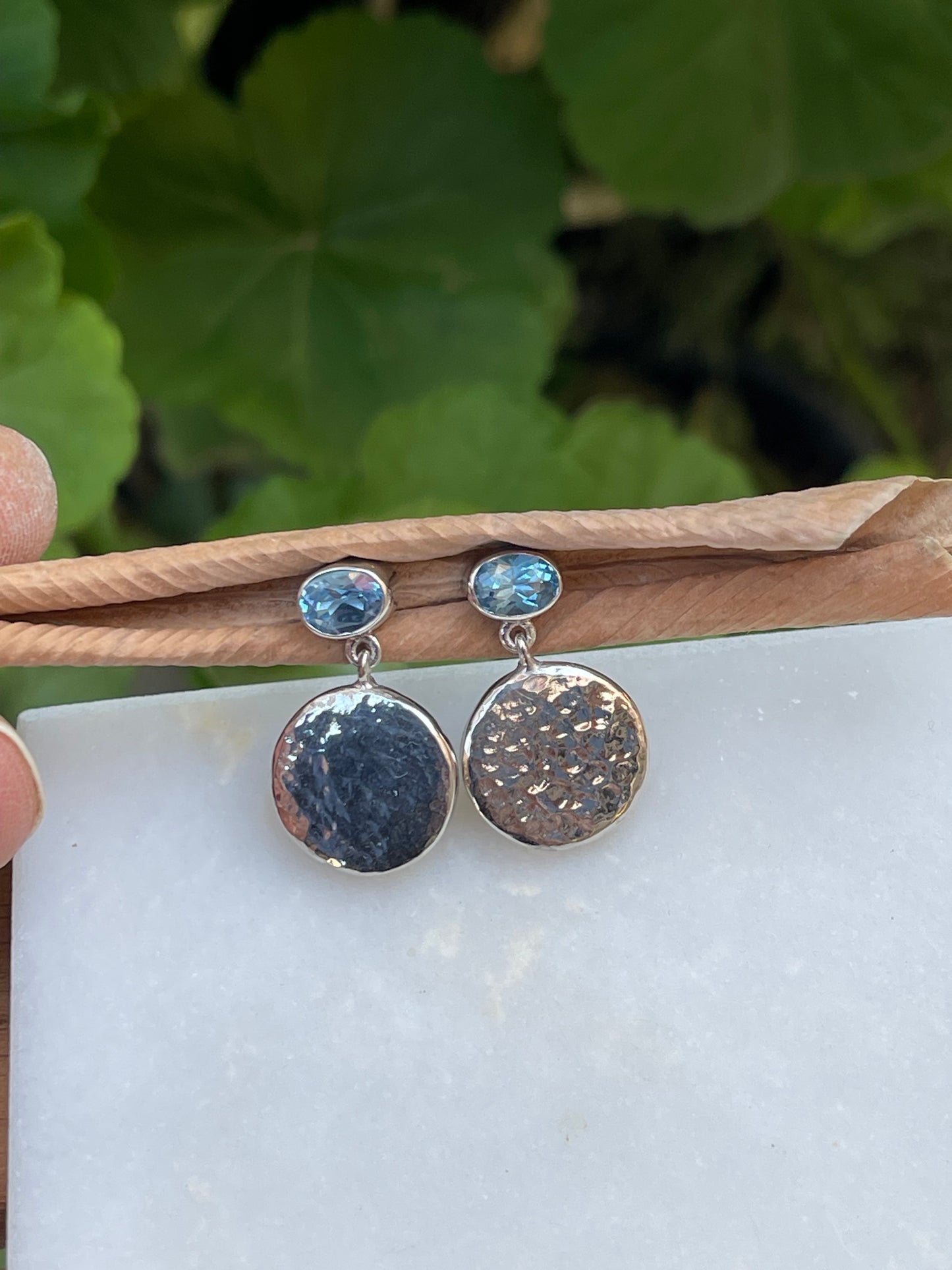 Otantik Dövme Pembe Altın Topaz Taşlı Küpe
