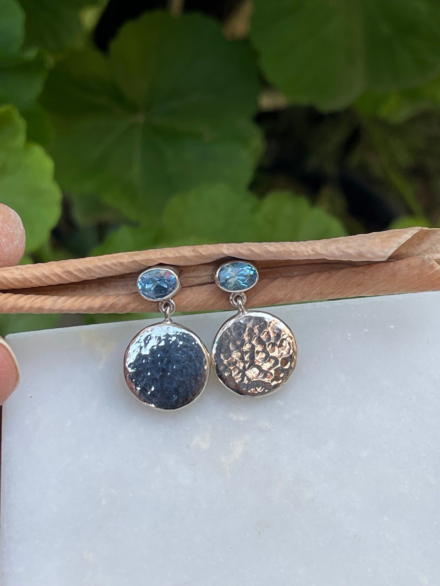 Otantik Dövme Pembe Altın Topaz Taşlı Küpe