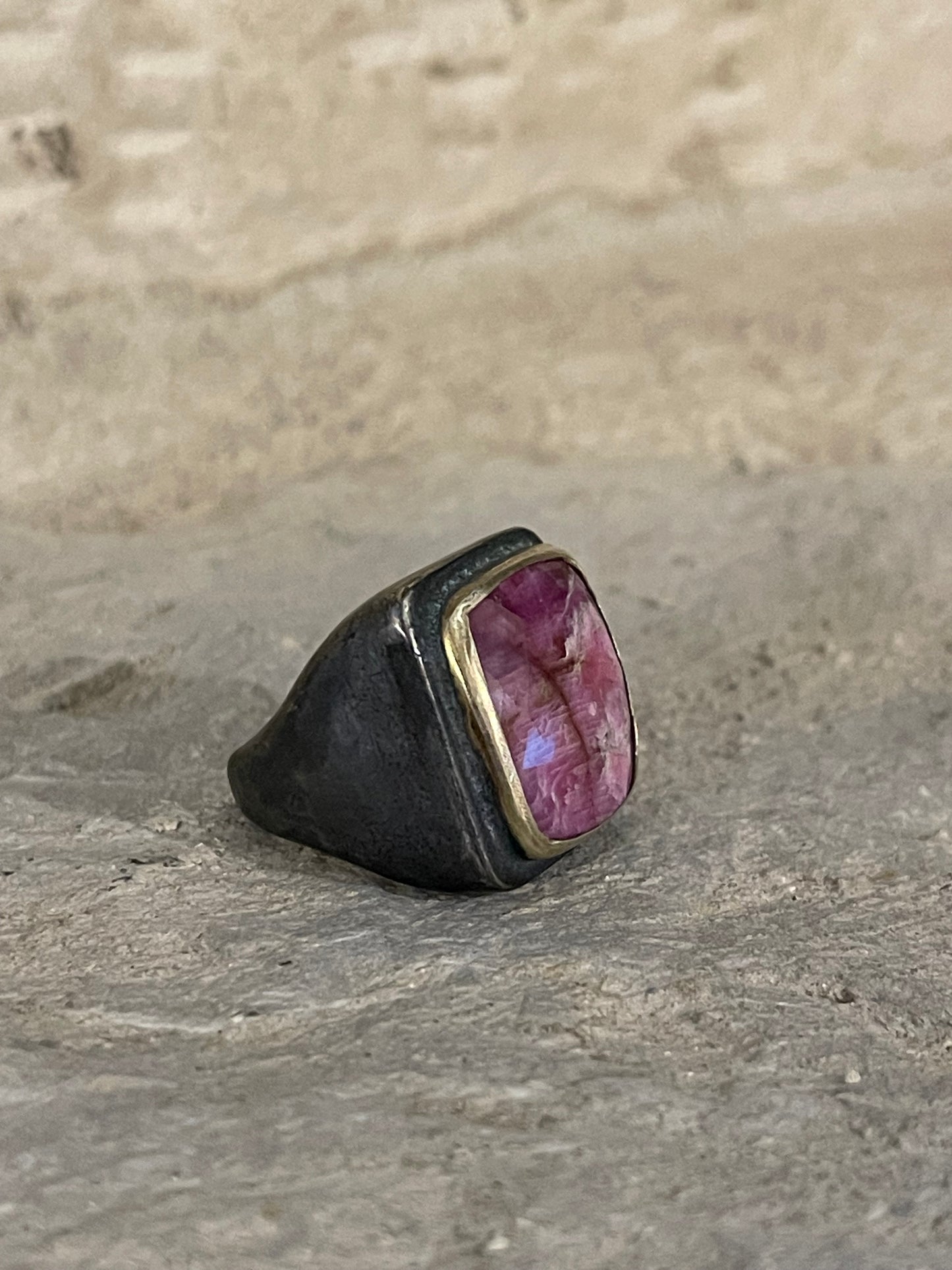 Pembe Safir Taşlı Otantik El işi Gümüş Yüzük