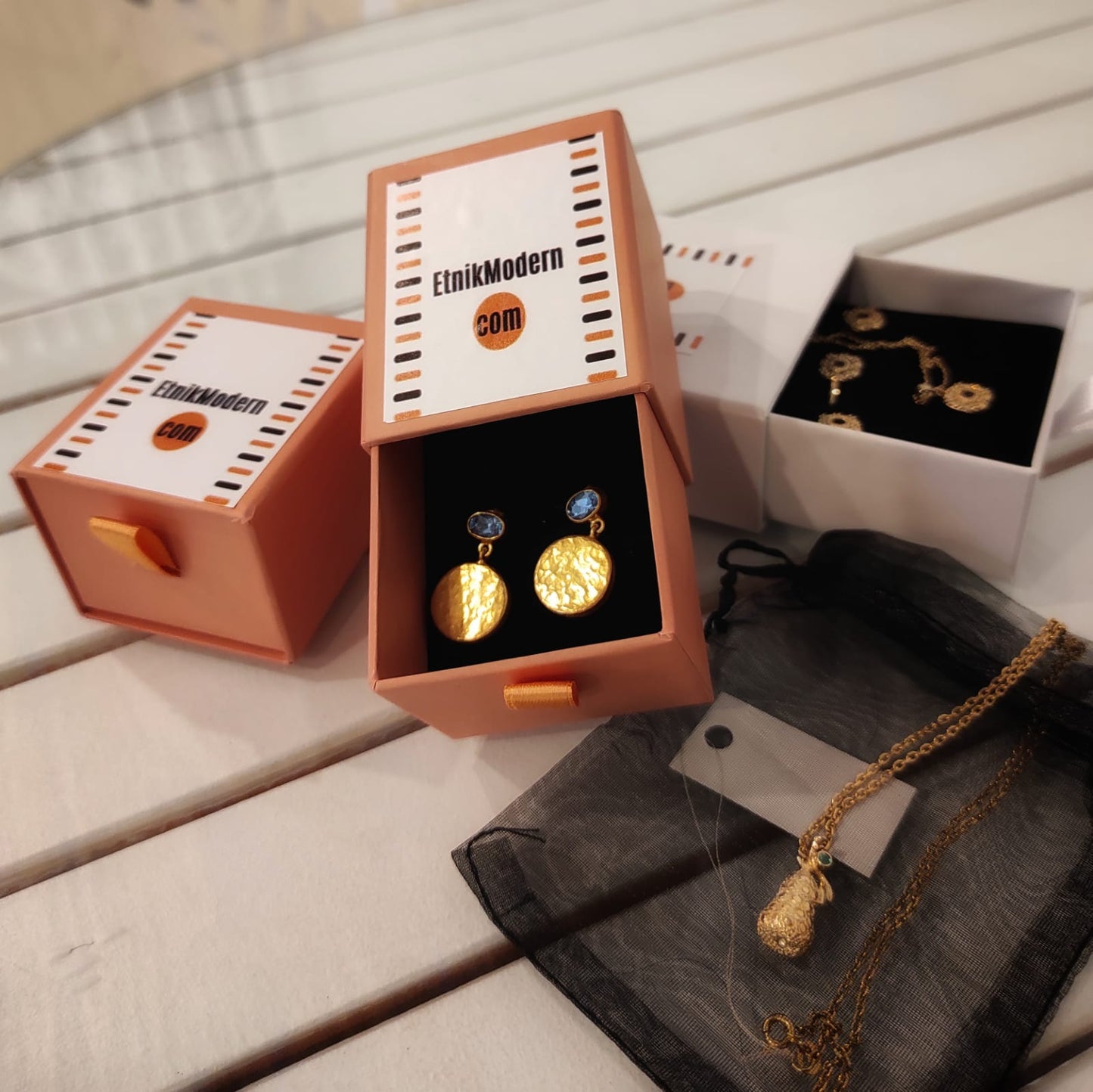 Gök Mavisi Topaz Taşlı Altın Minimalist Kolye-Etnikmodern