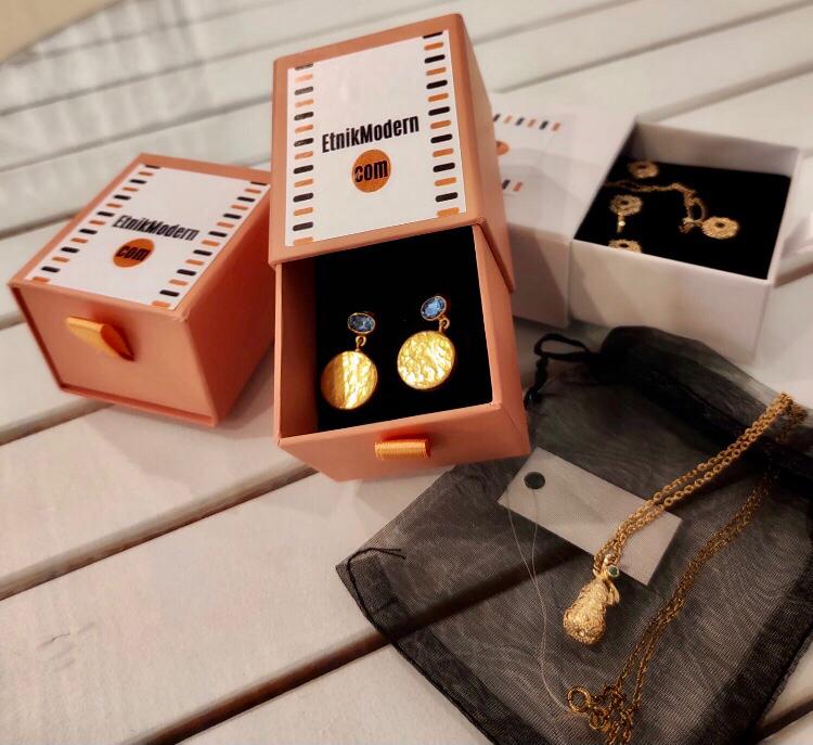 Mini Sallantılı Mavi Topaz Taşlı Altın Küpe