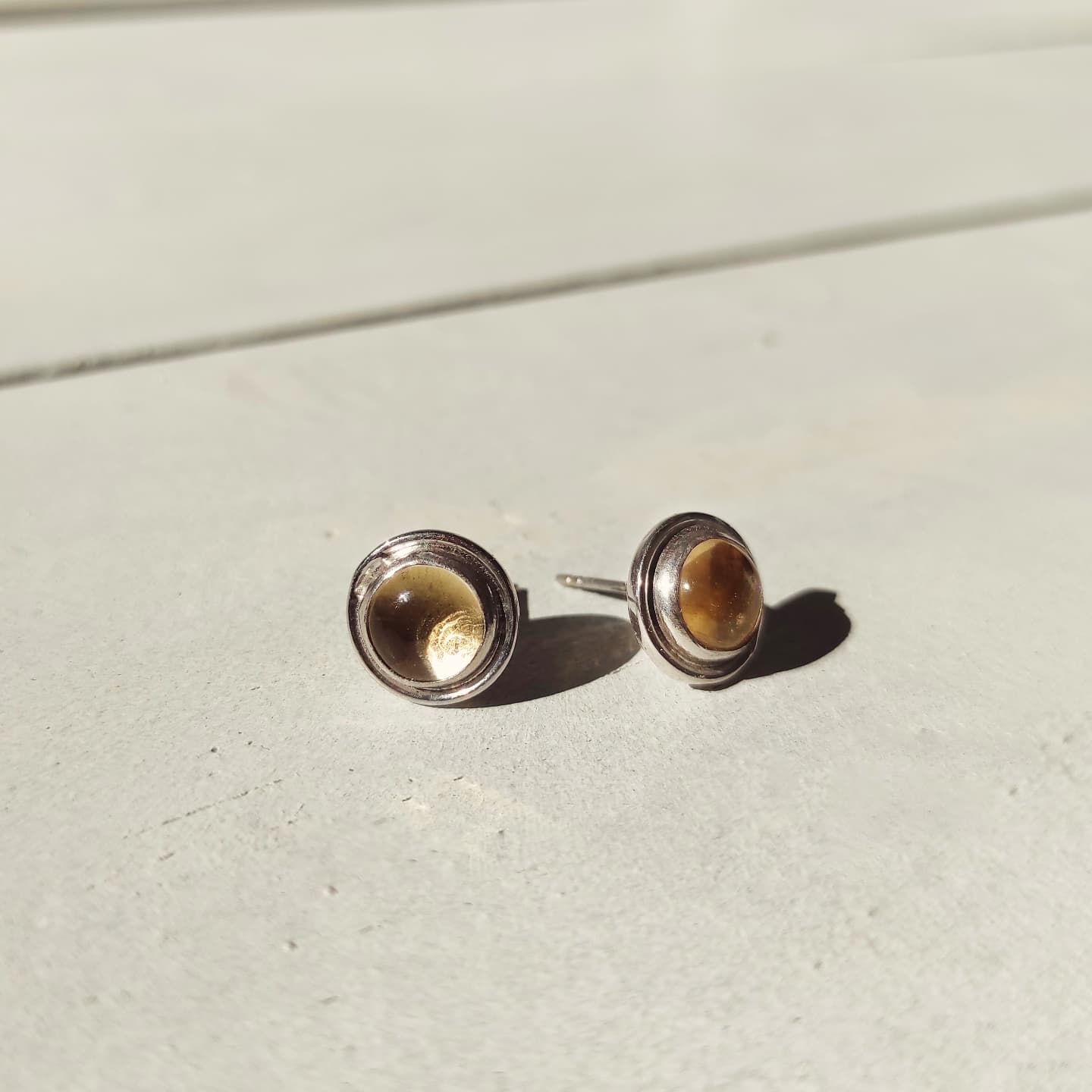 Sitrin Taşlı Minimal Gümüş Çivi Küpe