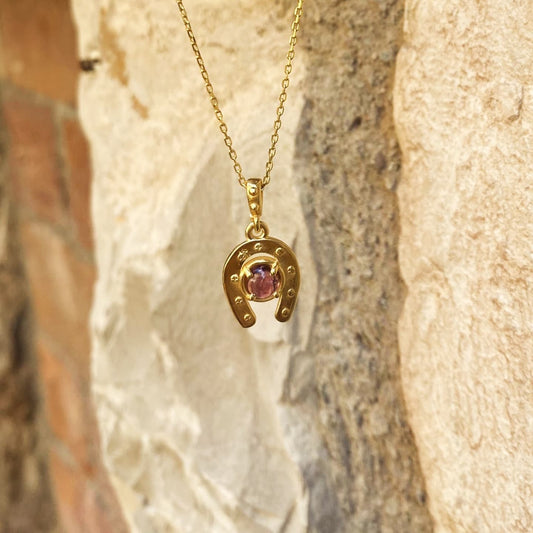 Pembe Turmalin Taşlı Altın At Nalı Kolye-Minimal Tasarım