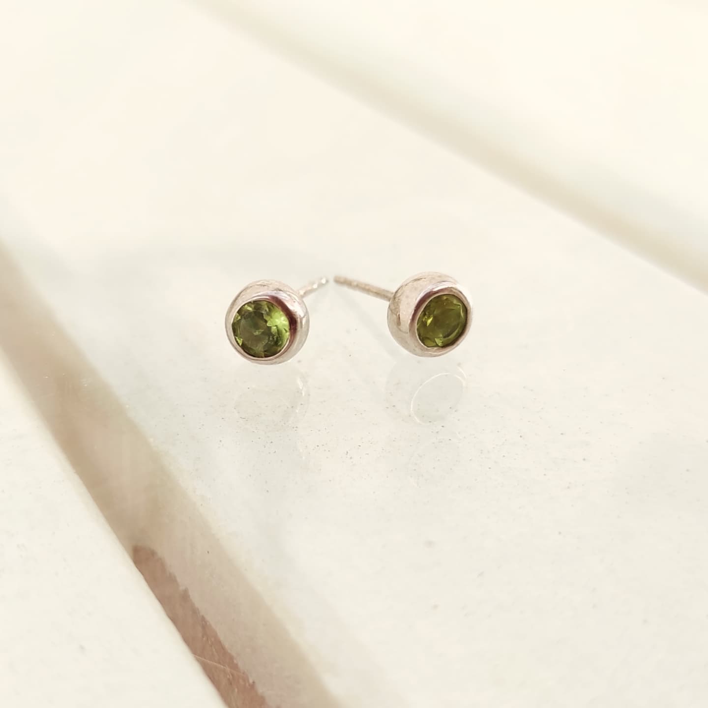 Peridot Taşlı Gümüş Küpe