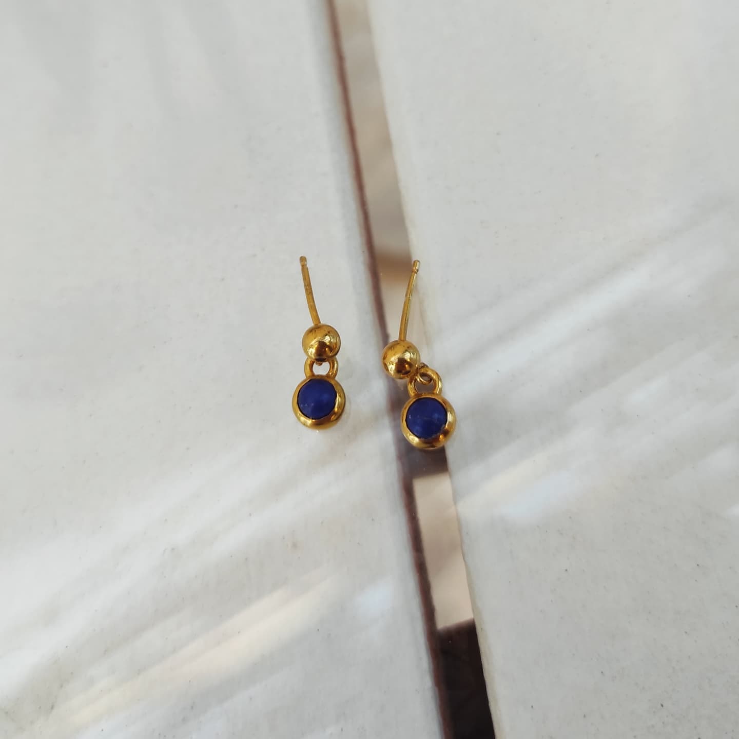 Mini Sallantılı Lapis Taşlı Küpe