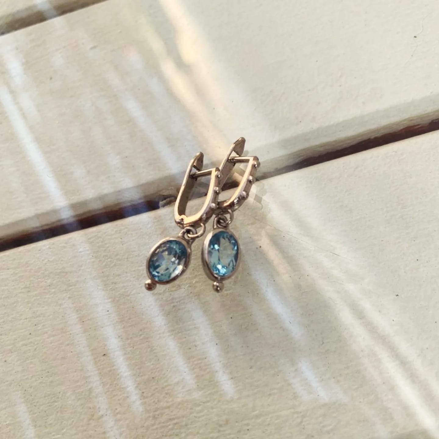 Topaz Taşlı Gümüş Küpe