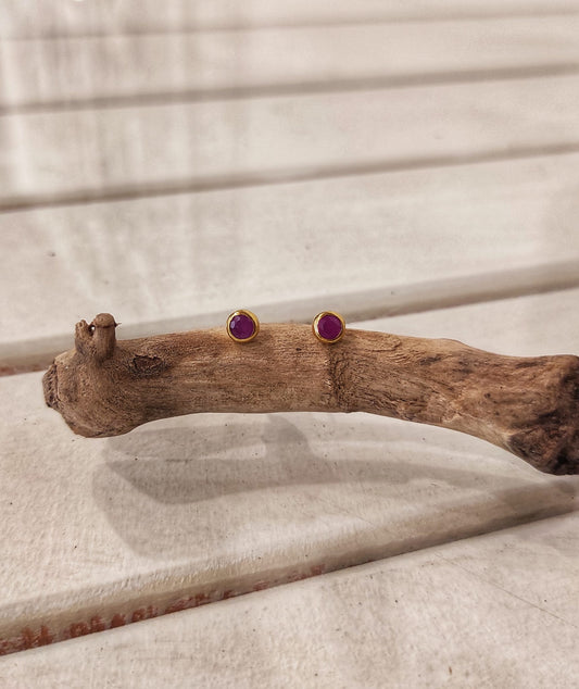 Yakut Taşlı Altın Küpe