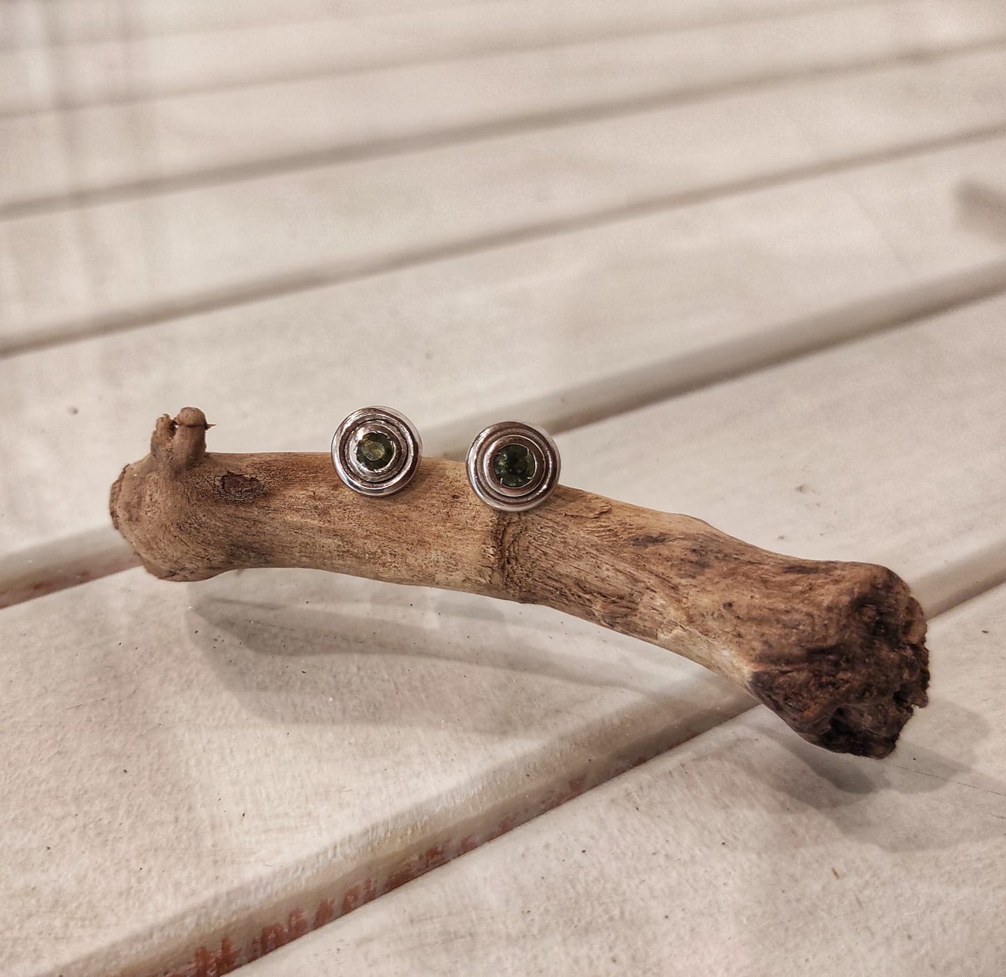 Yeşil Safir Minimal Gümüş Küpe