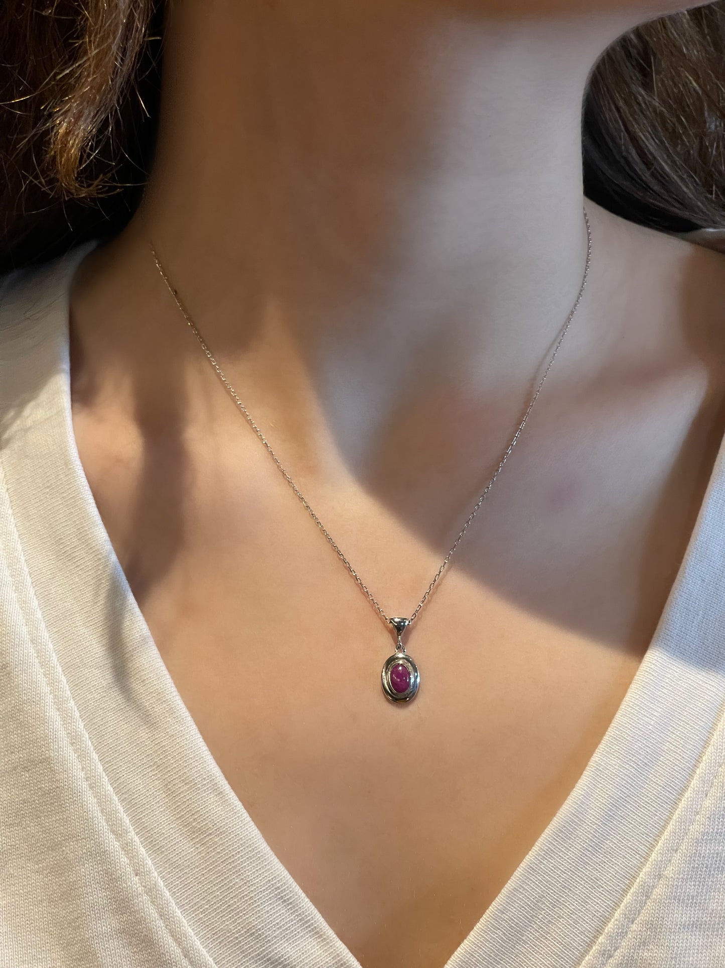 Yakut Taşlı Gümüş Minimal Kolye