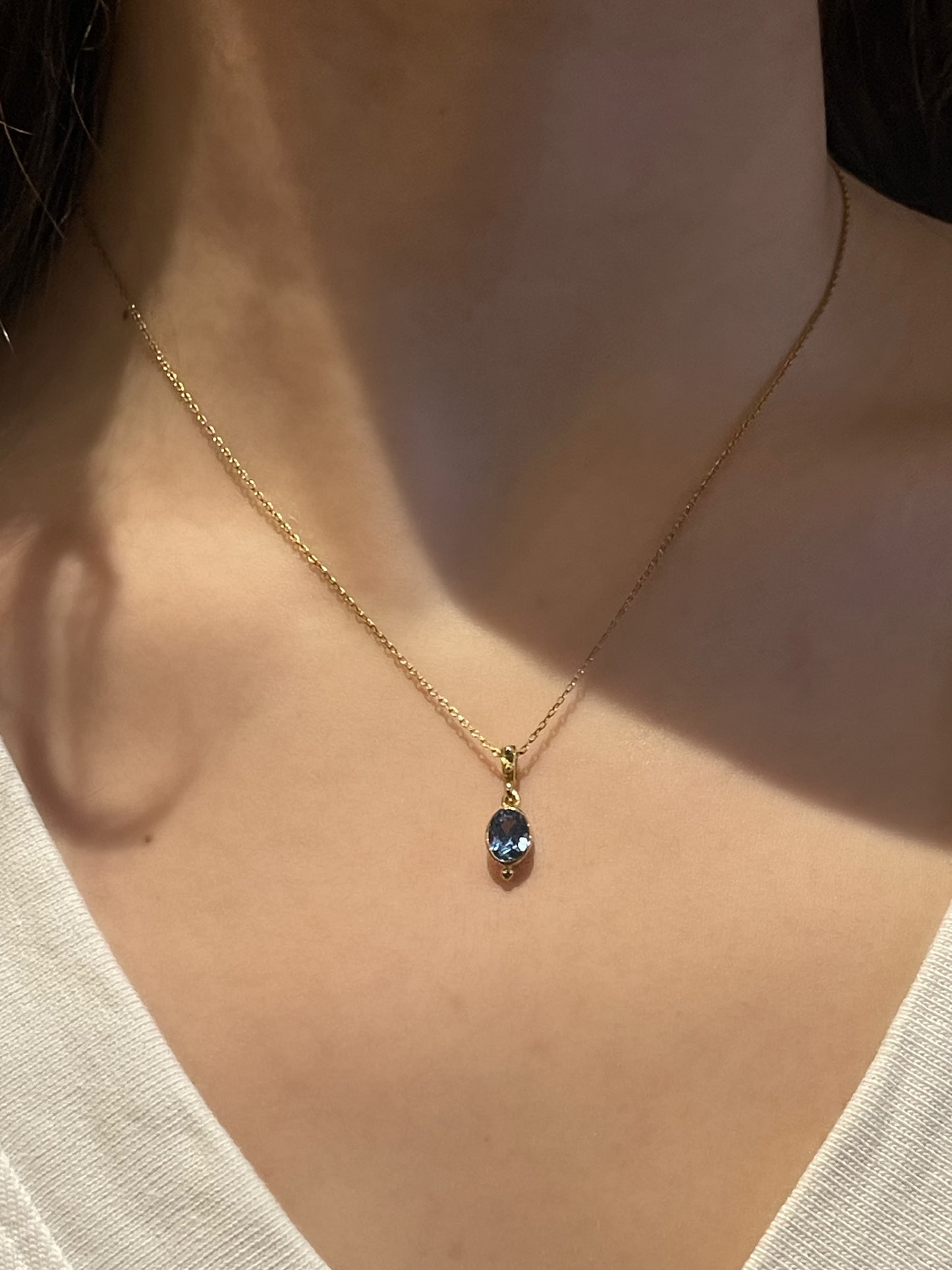 Swiss Topaz Minimalist Kolye